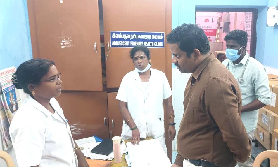 பாகூரில் அரசு அலுவலகங்களில் ஆட்சியர் குலோத்துங்கன் திடீர் ஆய்வு