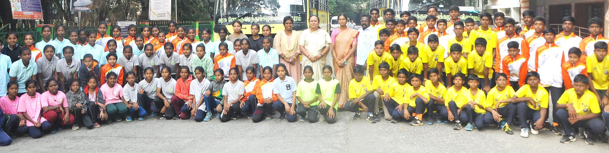 ஹாக்கி வீரர்களை வாழ்த்திய ஆட்சியர்