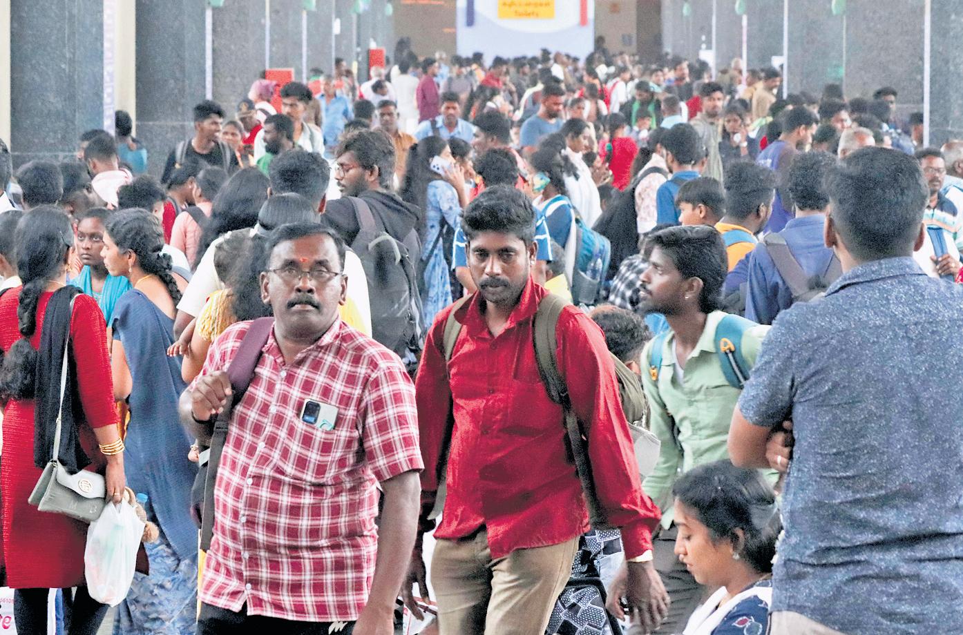Reaching Kilambakkam remains festival-time ordeal