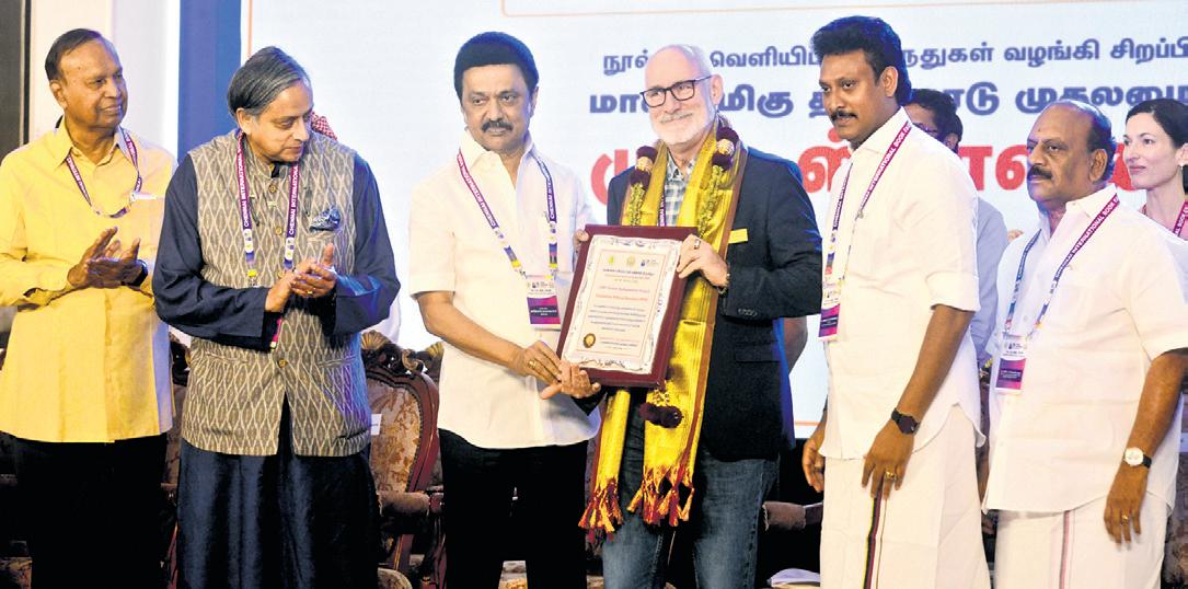1,125 agreements inked at int'l fair; Stalin releases 30 translated books