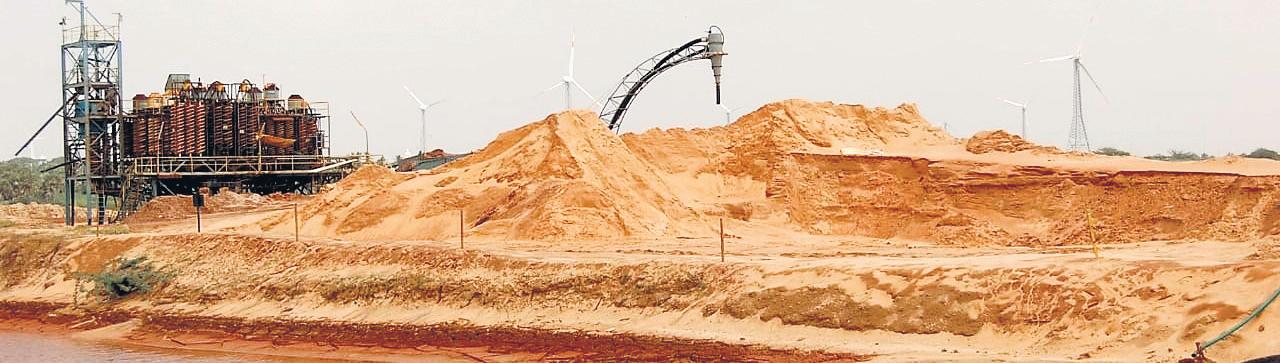 Illegal mining: State slaps ₹3.5K cr notice on 6 firms