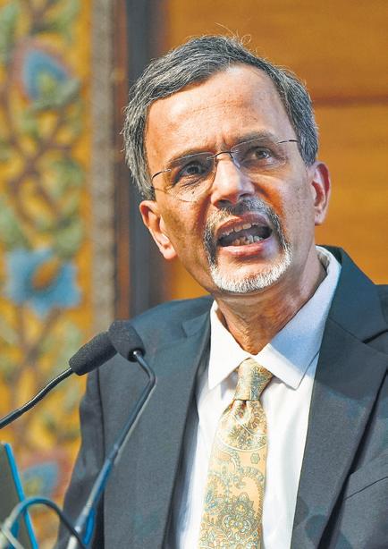 GET OUT OF THE WAY OF GROWTH, SAYS SURVEY