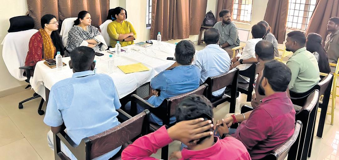 Press Club Meets SIT on Phone Seizures; Editors Guild Calls for Fair Probe