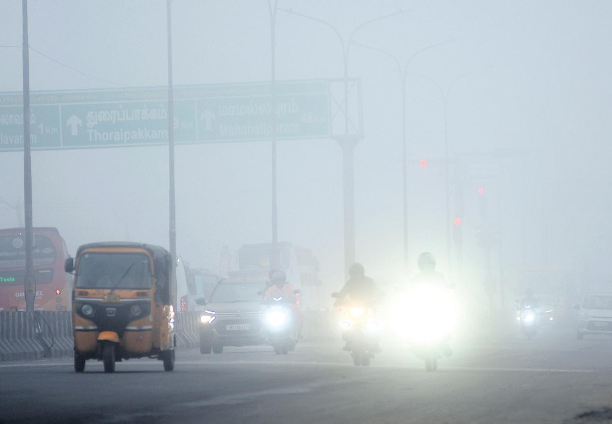 Ground-fog day: It's flashing red for flights, high beams on for motorists