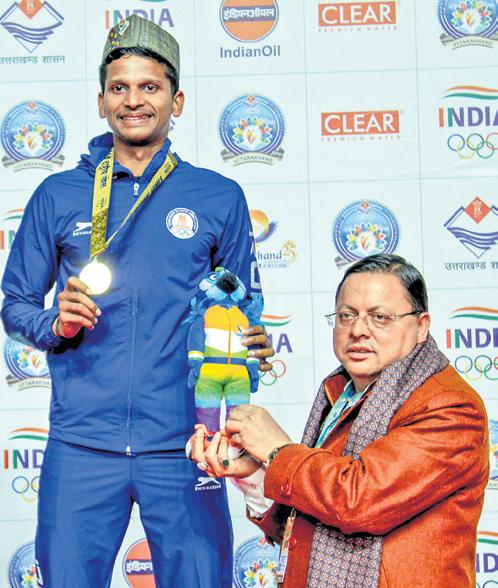 With family by side, TN's Sathish clinches twin gold