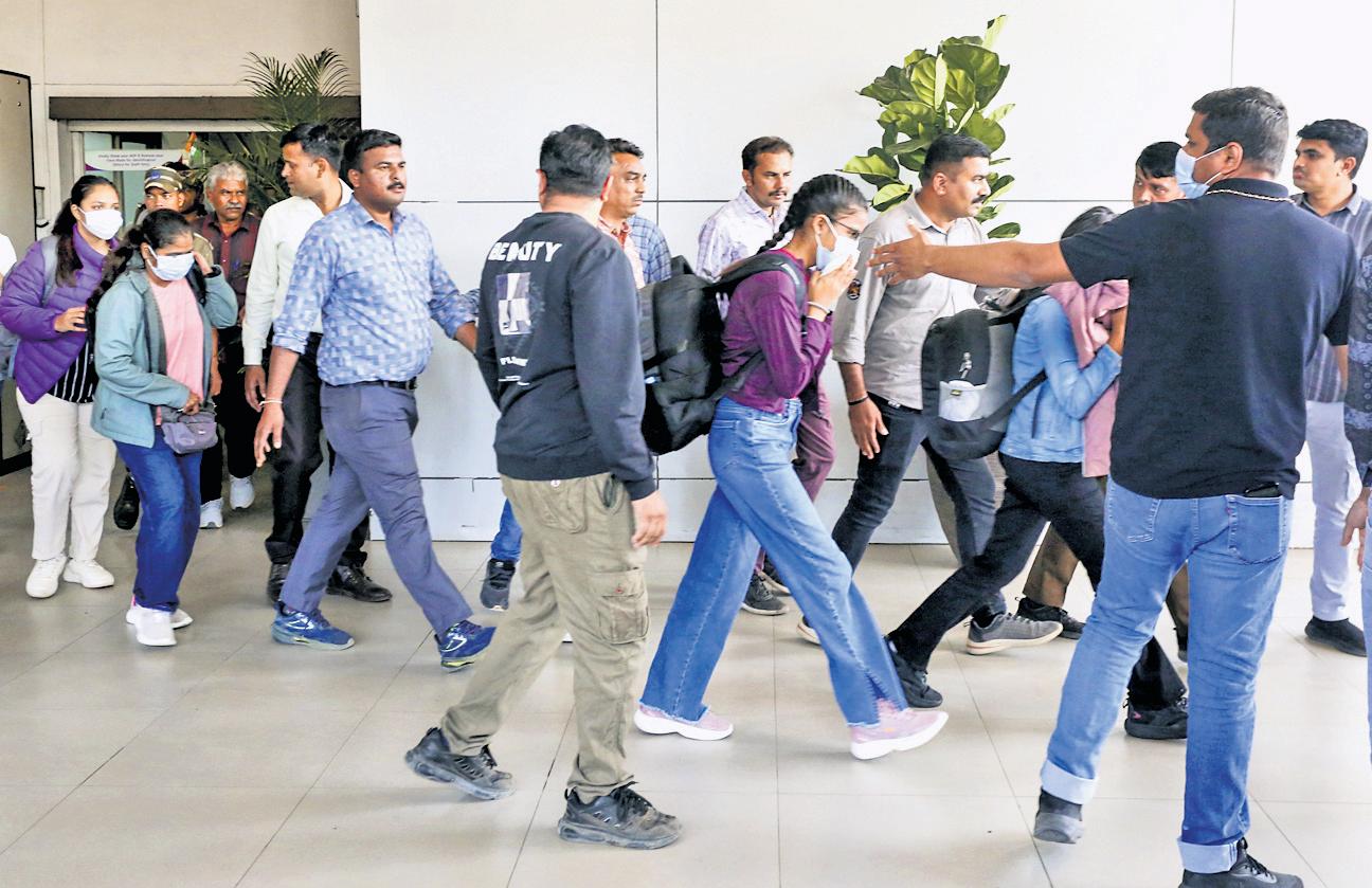 2 Flights Carrying 33 Gujaratis From US Land at Ahmedabad