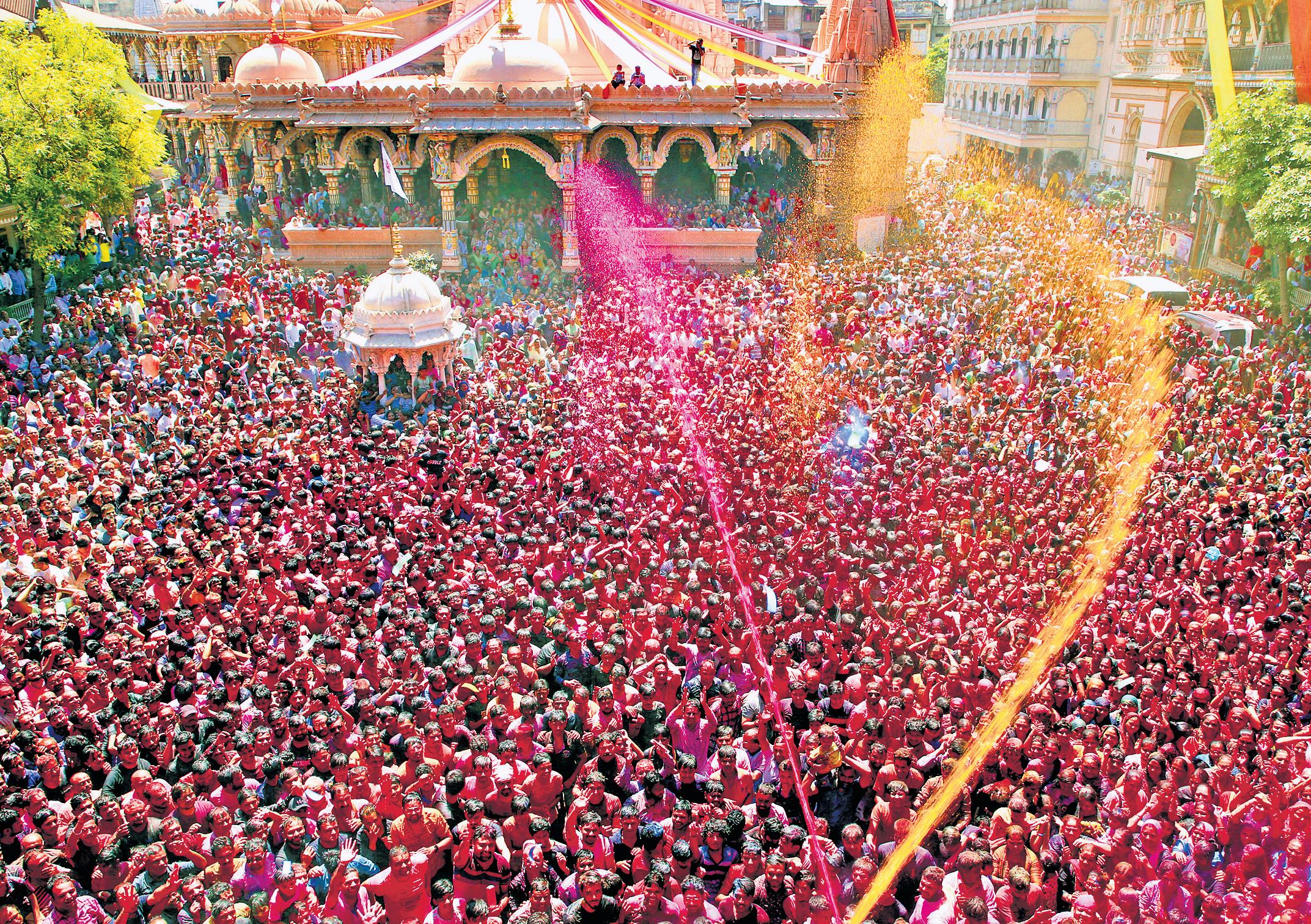 Tight Security Ensures Calm Holi, Ramzan Prayers