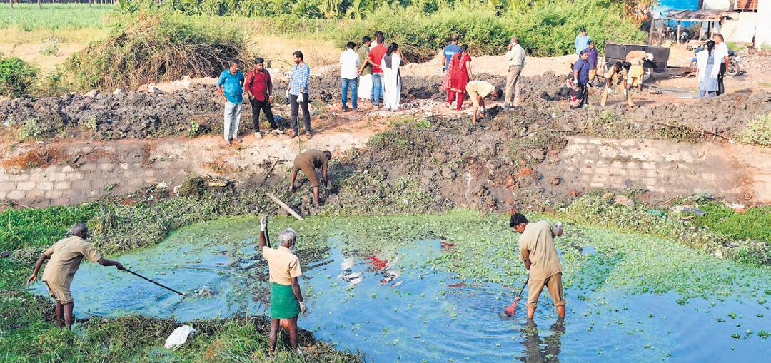 VAO Fleeing DVAC Jumps Into Lake With 'Bribe Money'