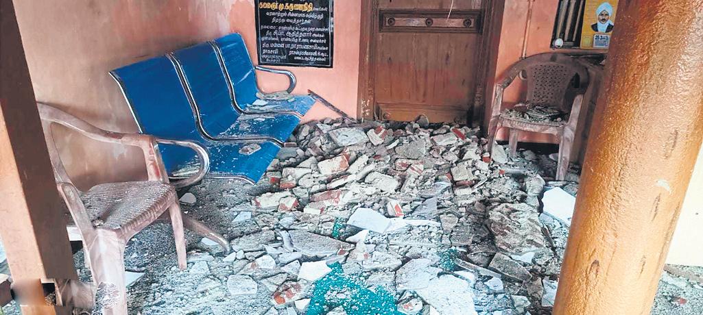 Roof of Bharathiyar's first home in Ettayapuram crashes, artefacts intact