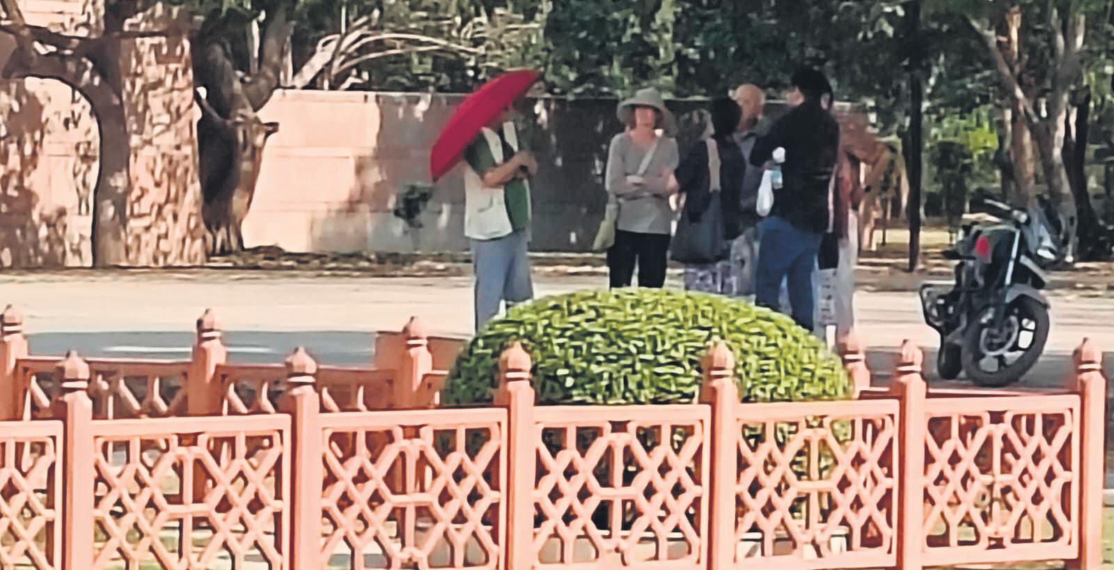 Former PM's family and officials visit Rashtriya Smriti Sthal for memorial