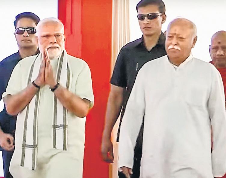 Modi Visits RSS Headquarters for 1st Time After Becoming PM