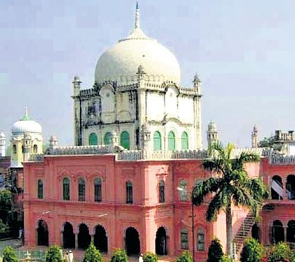 'Tied up with entrance': Darul at it again, bans entry of women & kids on campus