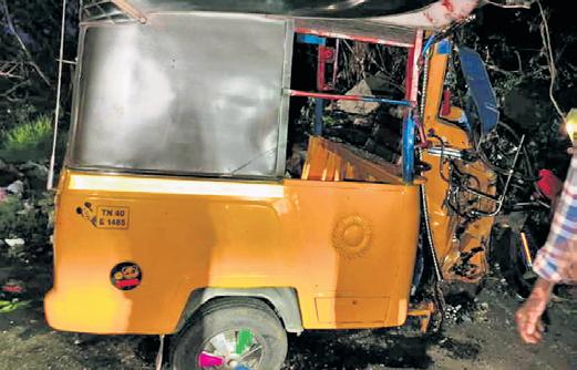 Bike rams auto, 4 riding without helmet killed in Kovai