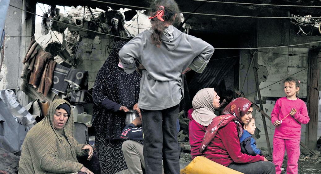 Israel Intensifies Gaza Strikes, Hits Hosp