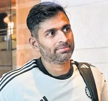Assistant coach Nayar 'shown the door', Team to get new trainer, fielding coach
