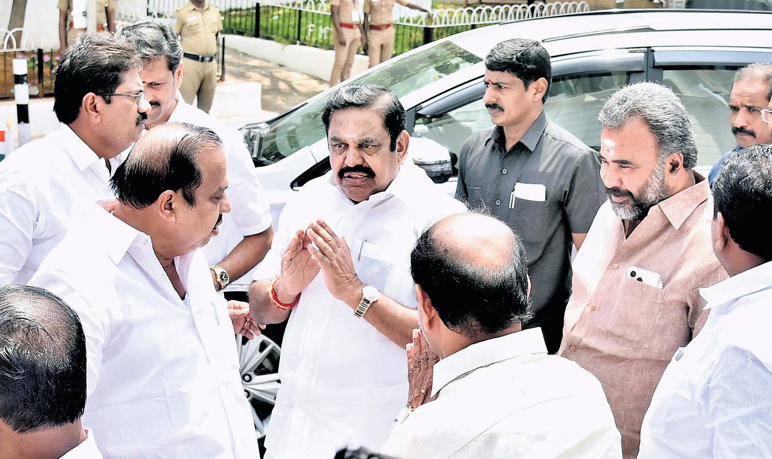 EPS's no-coalition-govt remark to buy peace at party's EC meet?