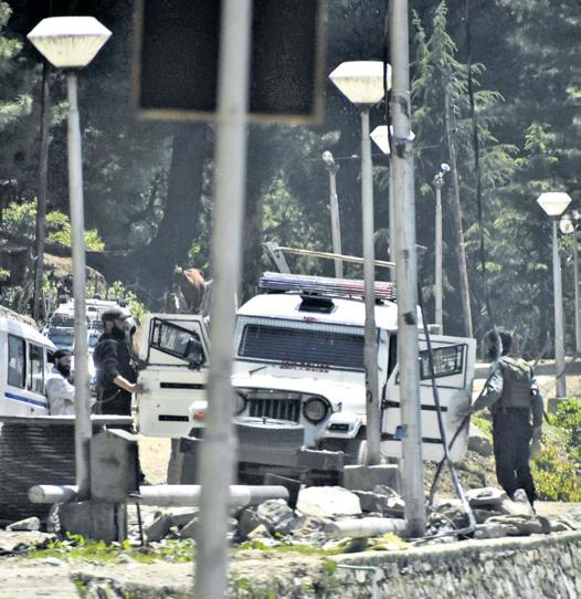 Indian, Pak forces trade gunfire; tensions escalate