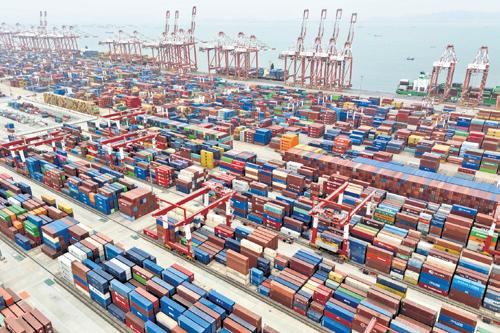 Trump's Tariffs Loom Over Economy as Businesses Cancel China Orders