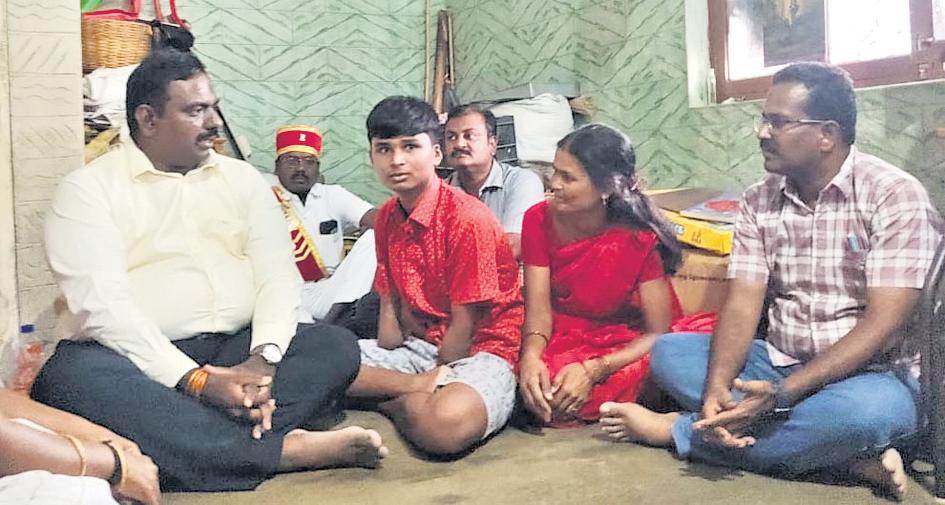 Double-amputee scripts success, scores 471