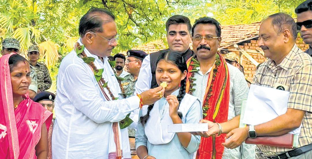 CM Lauds Forces for Ops, Talks Bastar Progress