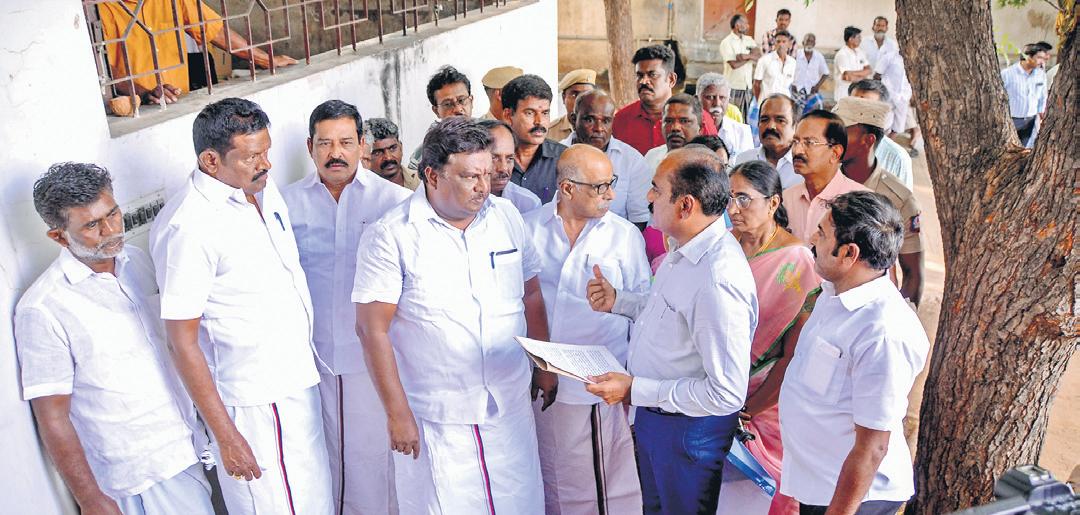 Min inspects crematorium in Nellai hit by power outage