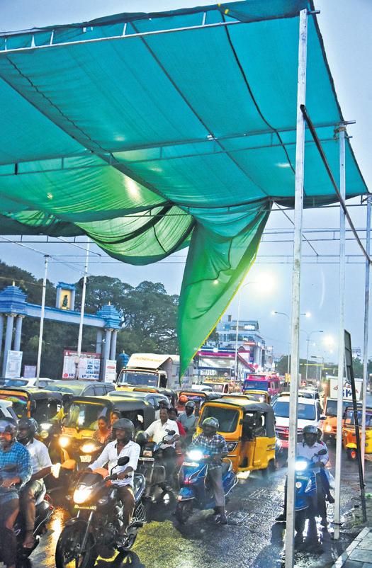 Green shades damaged by gusty wind pose risk to city commuters