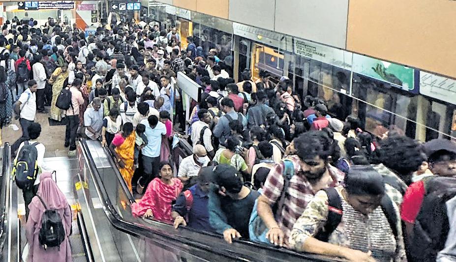 Chaos Grips Metro as Airport Station Goes Offline for Hours