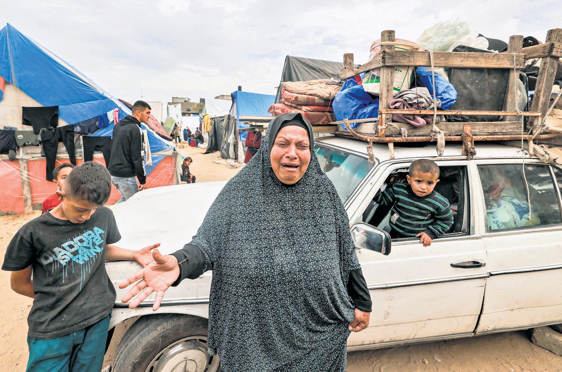 Between Rubble and Resistance