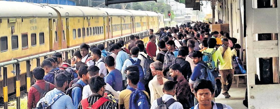 Passengers Cheer as S Rly Advances Chart Preparation