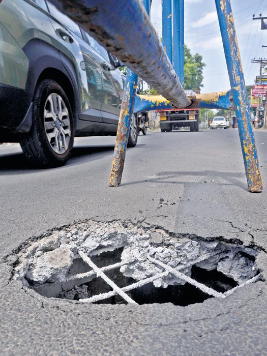 Damaged manhole poses threat to locals, motorists