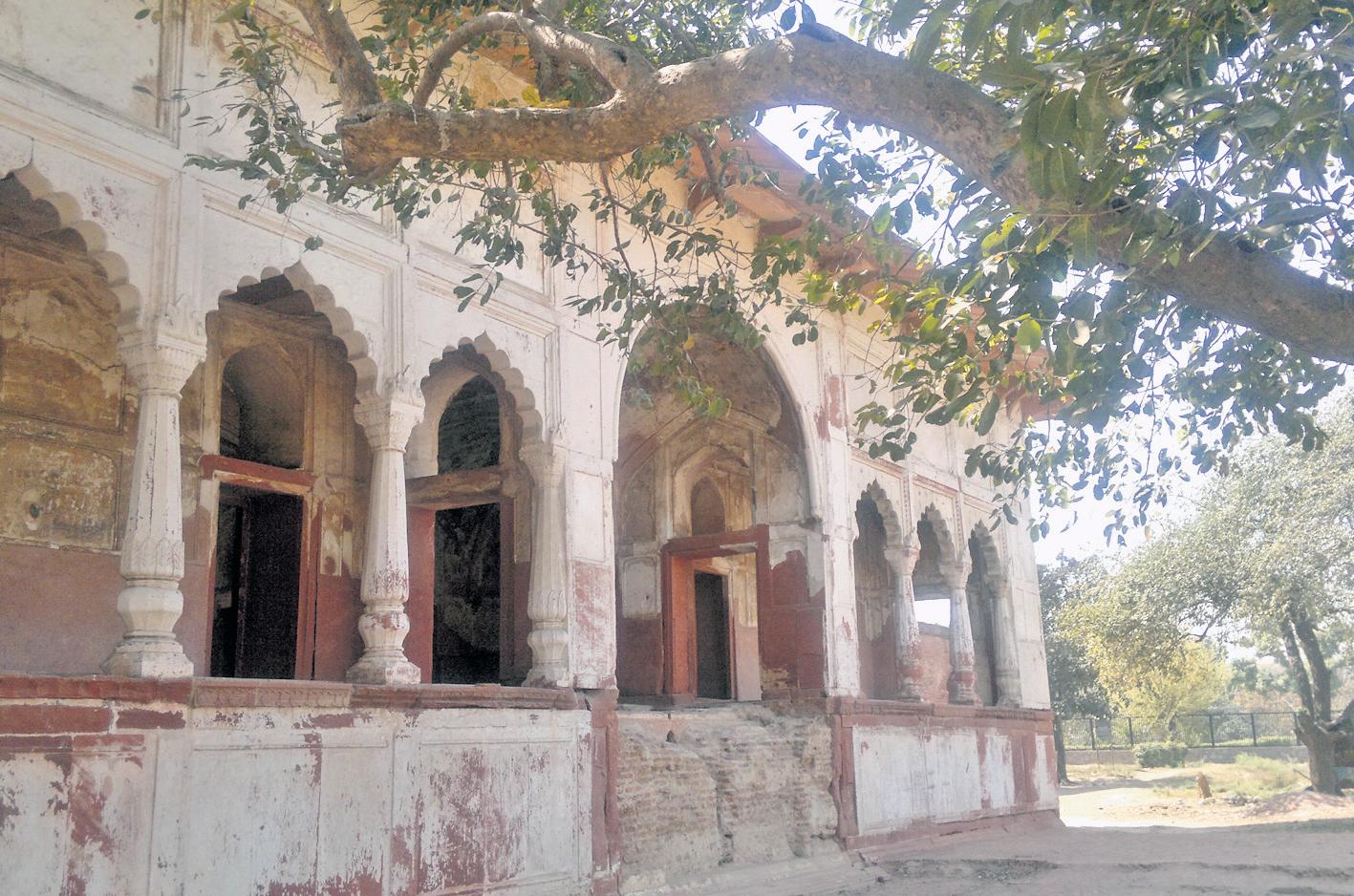 Delhi's Sheesh Mahal in Shalimar Bagh reopens after restoration