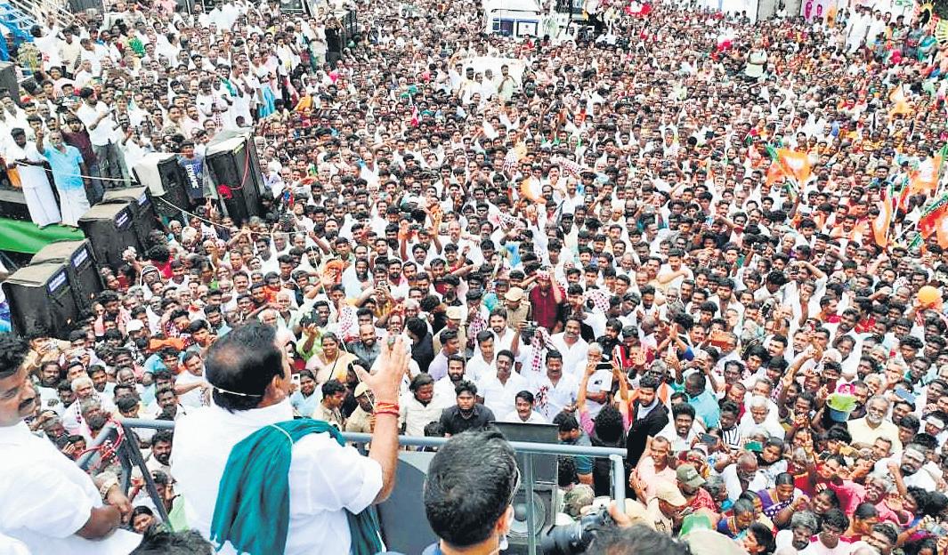 DMK spent ₹22cr on ads without tenders, says EPS