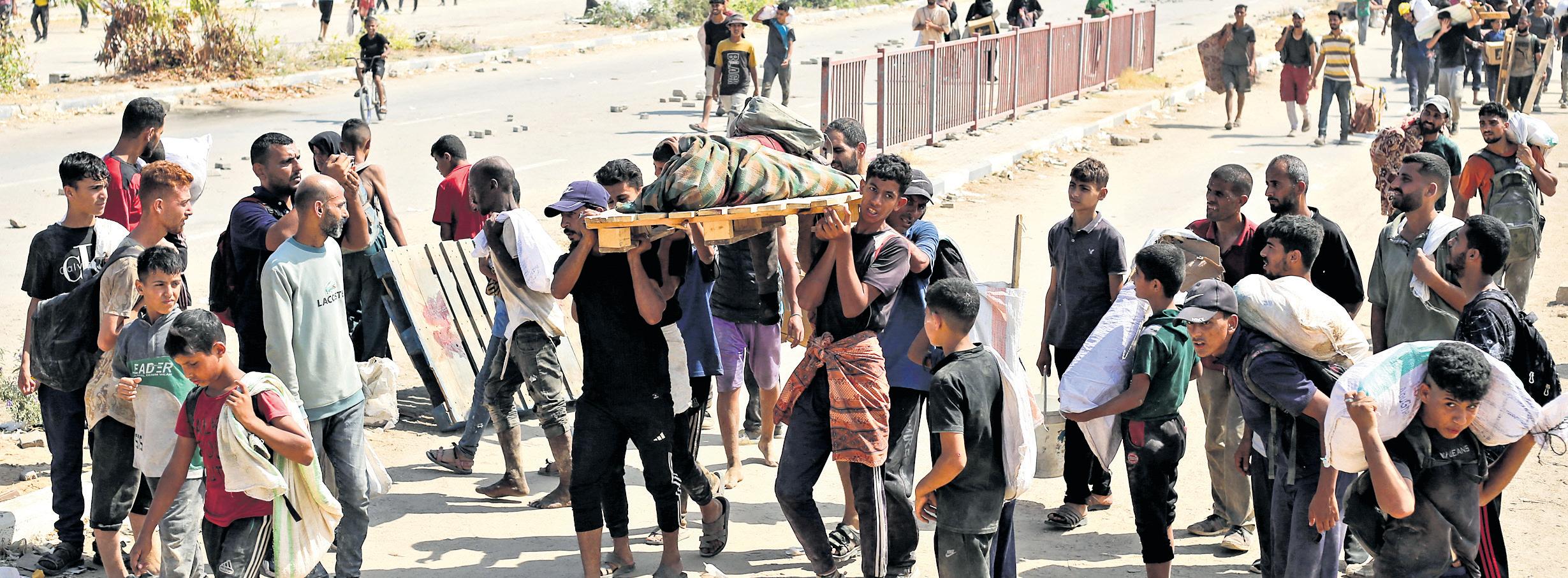 18 Killed in Gaza Firing as People Search for Food Amid Airdrops