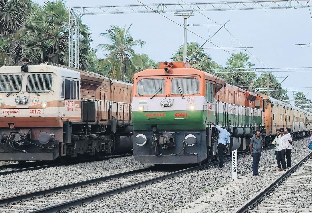 Pamban's vertical lift span malfunctions, trains delayed