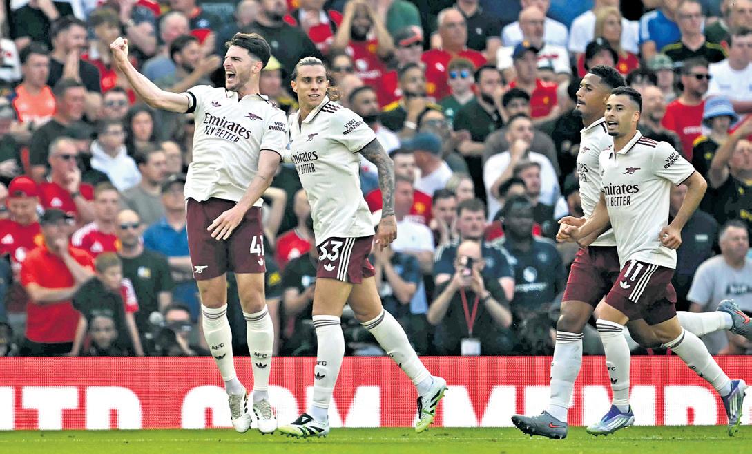 Arsenal Pip Man United in High-Stakes Contest