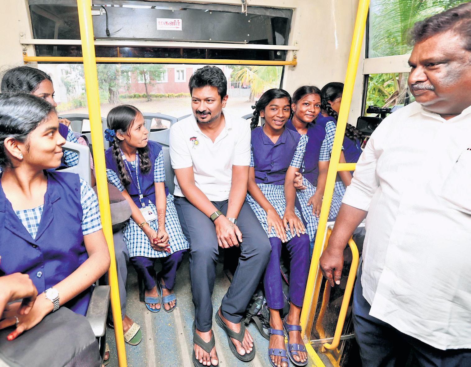 MTC Launches 25 Special Student Buses to Curb 'Footboarding'