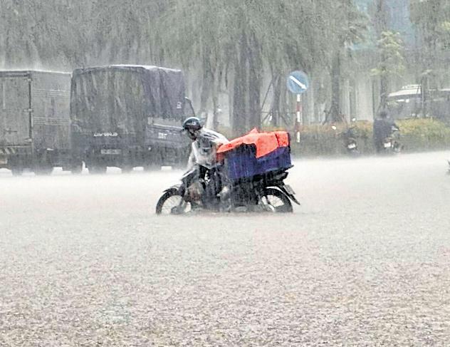 Heavy rain floods Hanoi as typhoon Kajiki kills 4 in Vietnam
