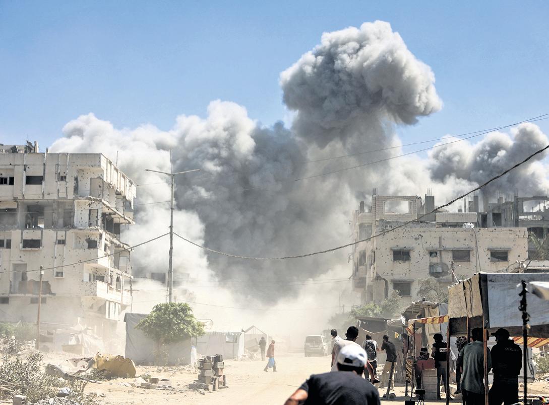 Residents flee Gaza City as Israel steps up bombing