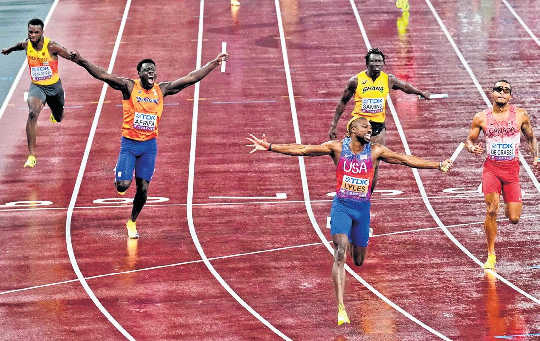 Sha'Carri, Lyles help US dominate 4x100m races at Worlds