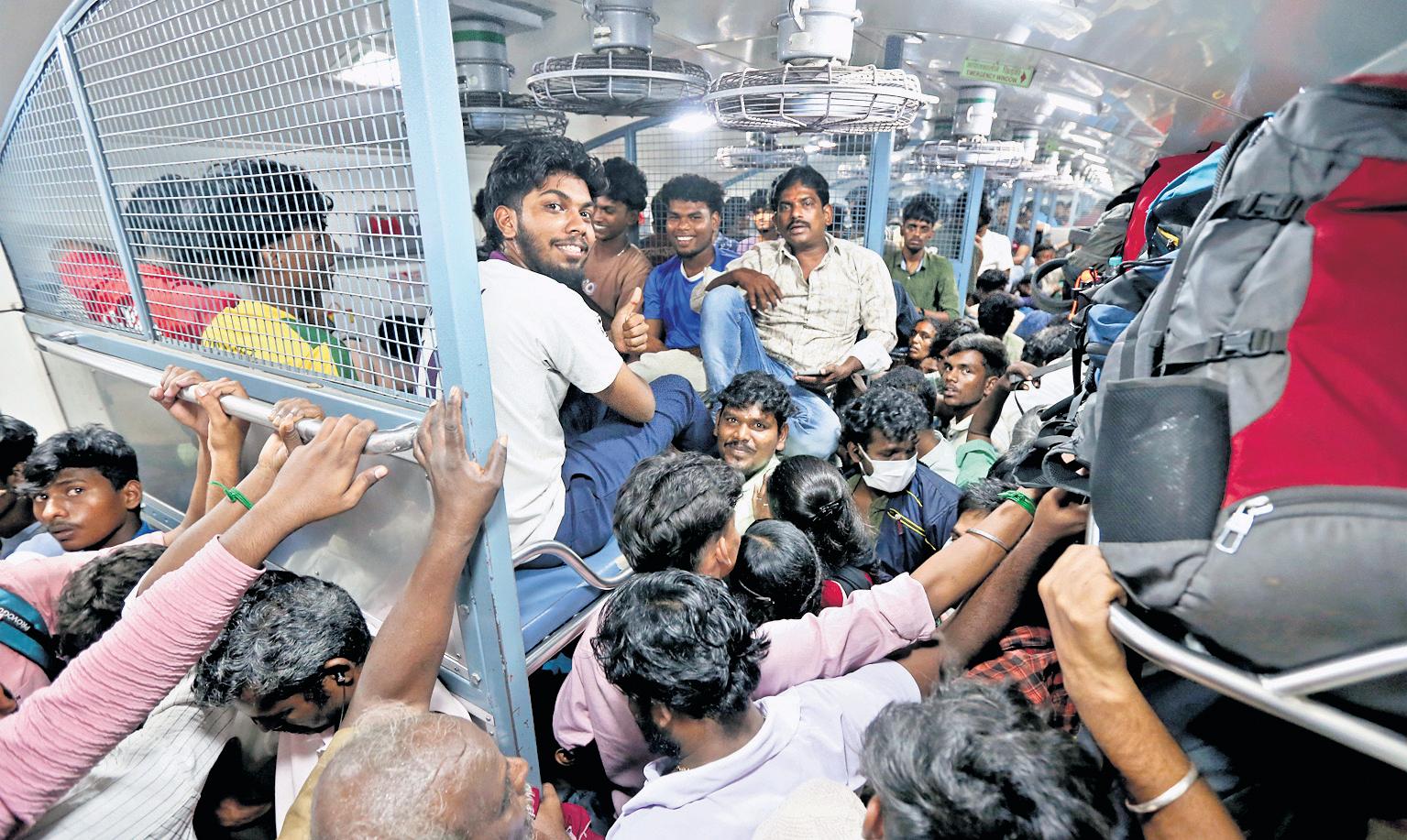 FESTIVE RUSH CHOKES CHENNAI AS 15 LAKH PEOPLE LEAVE CITY