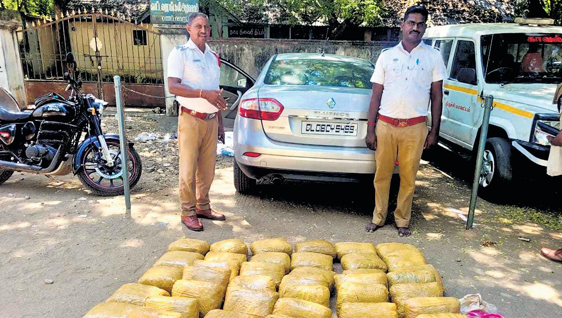 Police seize 85 kg ganja after dramatic chase in Manapparai; suspects escape
