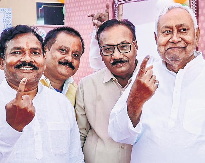 Convoy of Dy CM attacked; RJD claims 'discrepancies' in its bases RECORD 64.7% TURNOUT IN 1ST PHASE OF POLLING