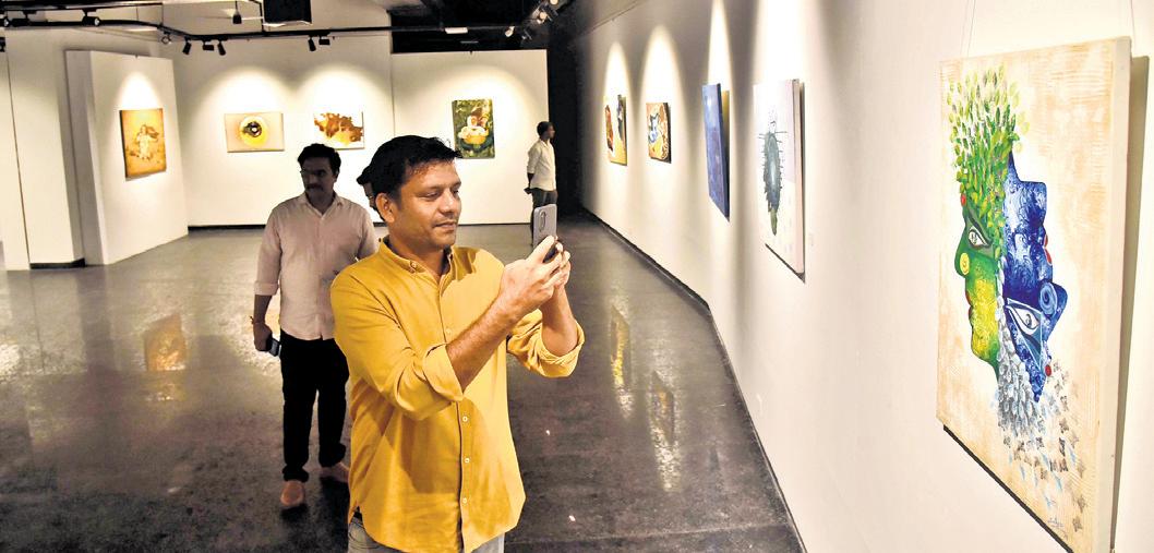 Dialogues on sand and colour