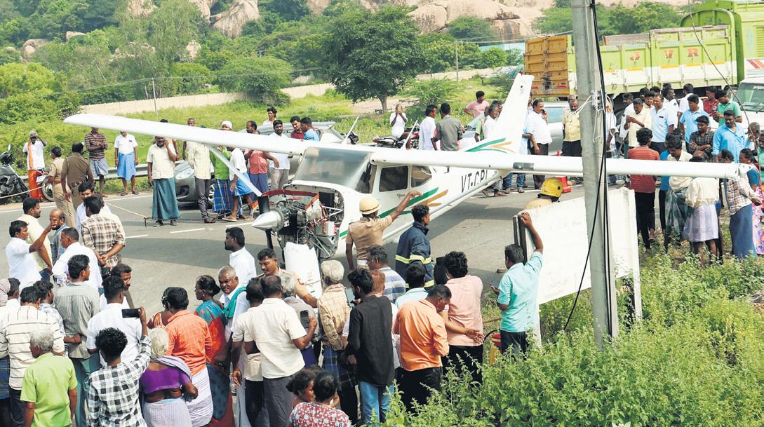 Trainer aircraft lands on NH in Pudukottai