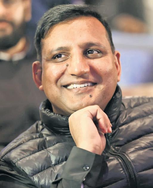 TEJASHWI'S 'MAN FRIDAY' IN CENTRE OF LALU FAMILY RIFT