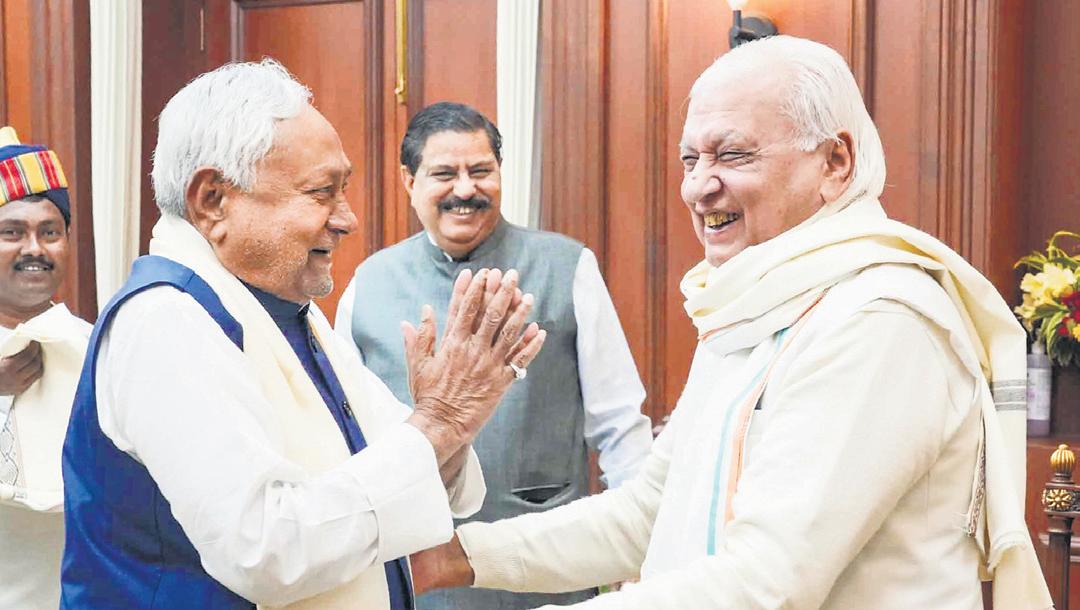 After landslide, Nitish meets Guv