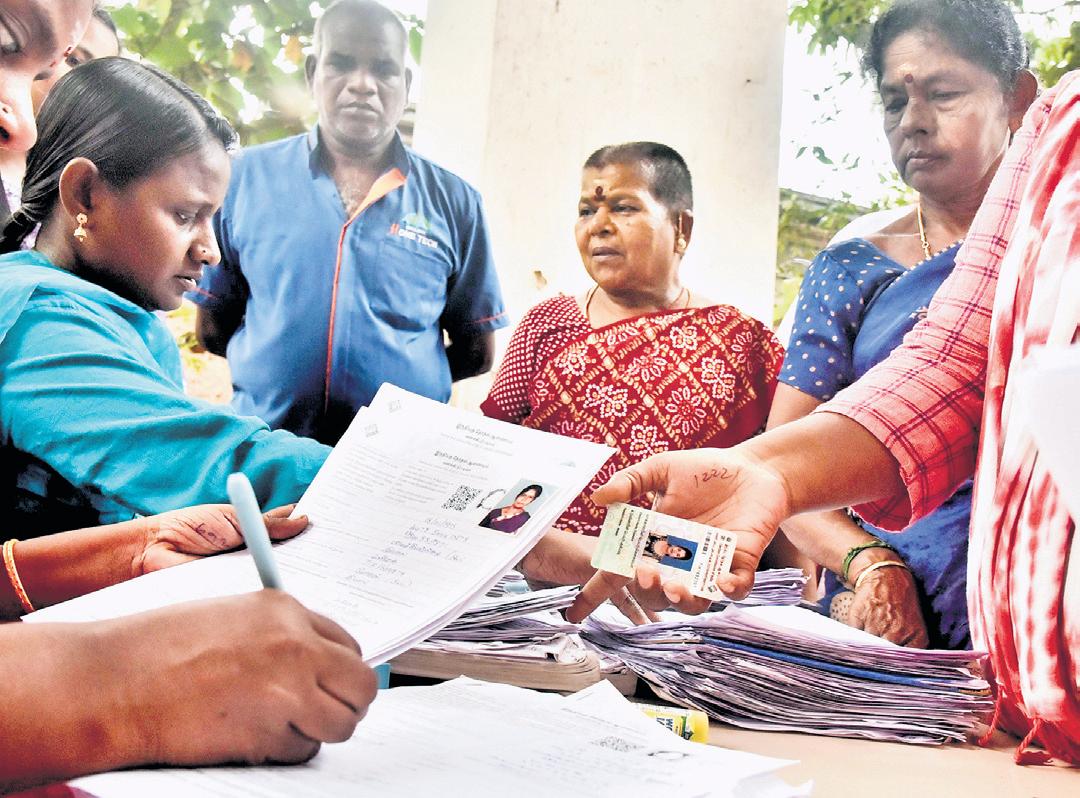 SIR HELPDESKS GET ROLLING, BUT APP OUTAGE PLAYS SPOILSPORT