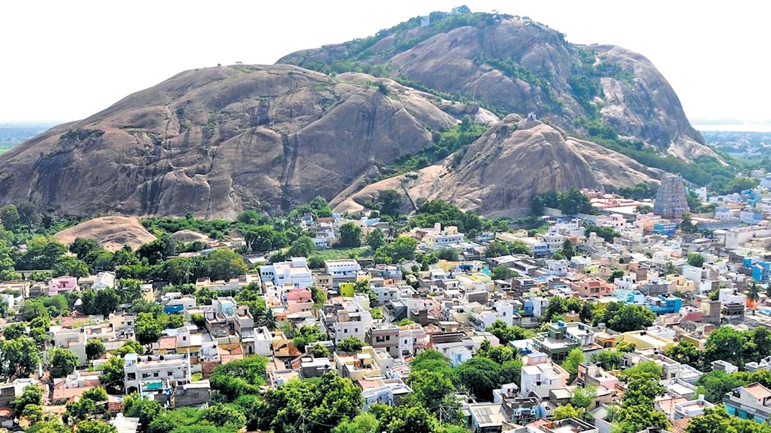 Thiruparankundram row: HC impleads HR&CE, Waqf Board