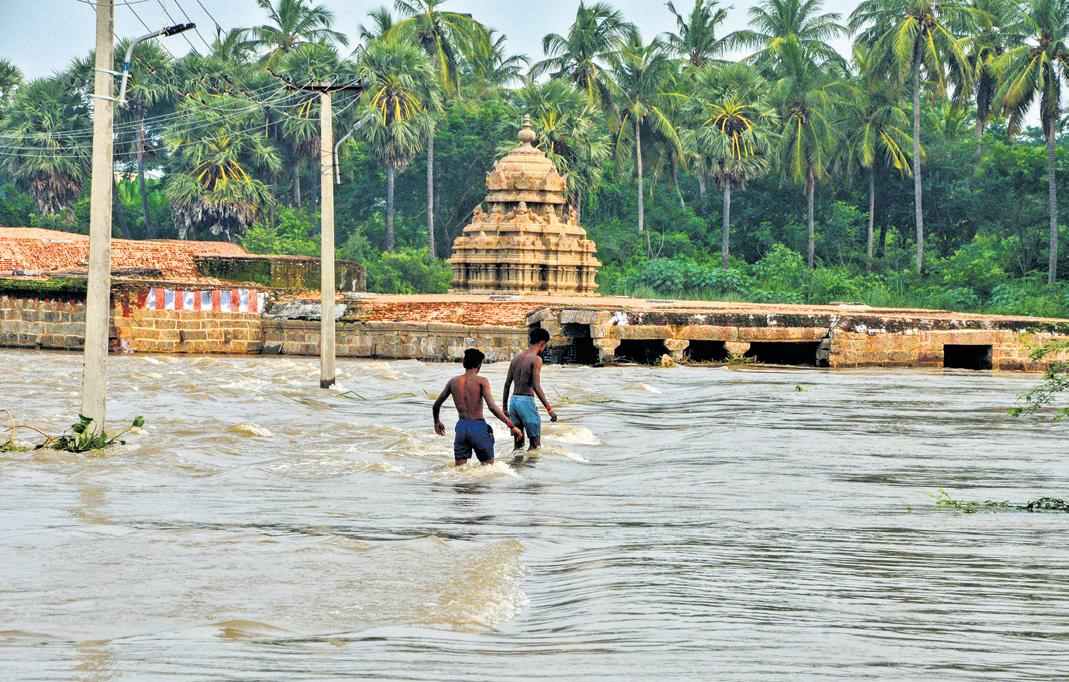 Cyclone alert withdrawn, but TN on course to receive heavy rains