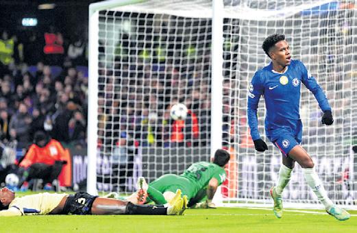 Chelsea beat 10-man Barca 3-0, City lose